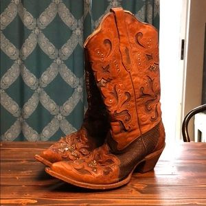 Corral snip toe women’s boots - size 9M